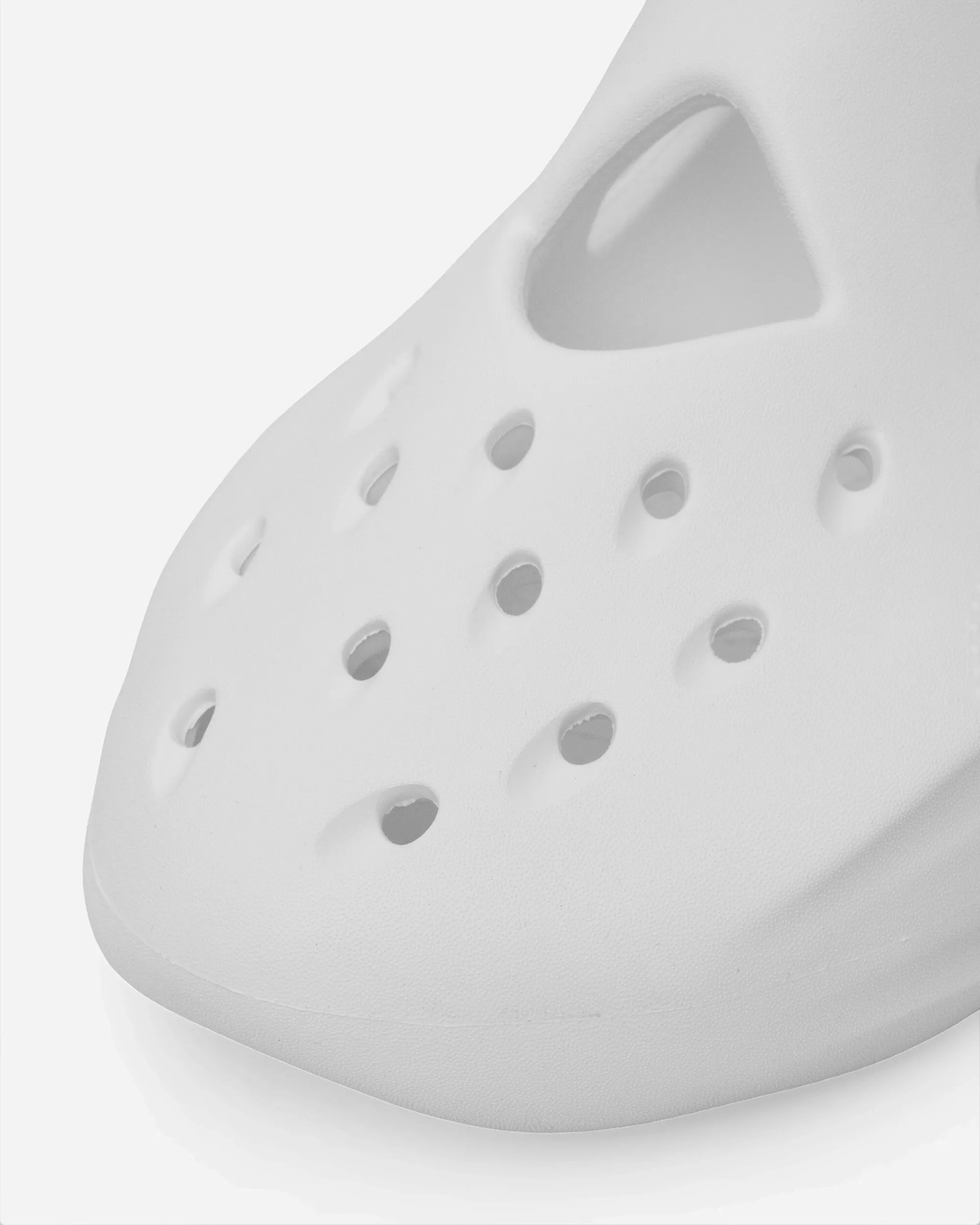 Dingyun Zhang Diffuser Clogs White